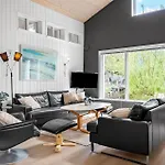 4 Bedroom Cozy In 別荘 Rødby