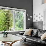 4 Bedroom Cozy In 別荘