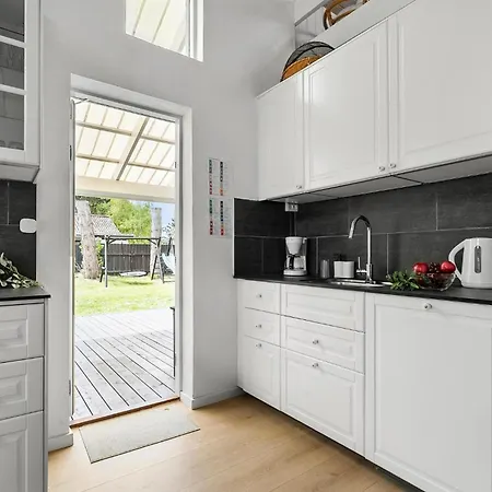 Holiday home 4 Bedroom Cozy In Rodby