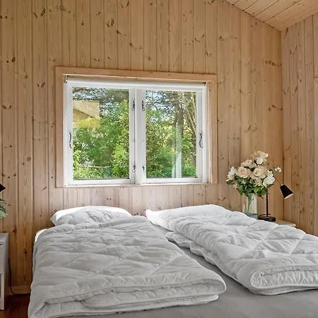 4 Bedroom Cozy In Rodby Feriehus *