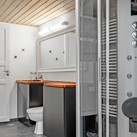 4 Bedroom Cozy In Rodby * Kramnitse