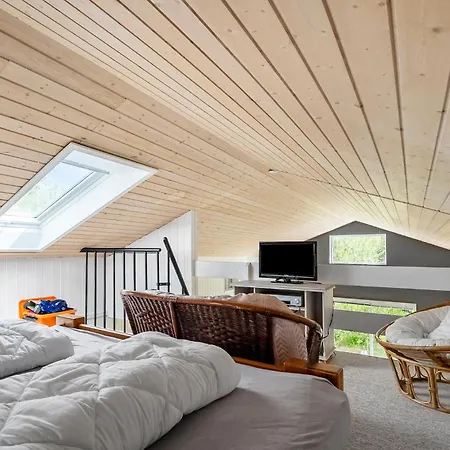 4 Bedroom Cozy In Rodby Feriehus *