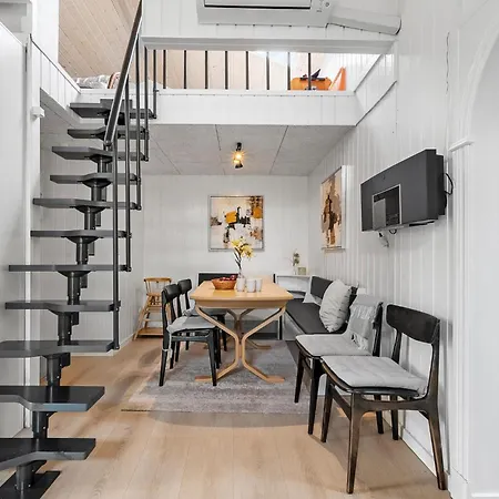 4 Bedroom Cozy In Rodby Rødby