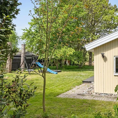 4 Bedroom Cozy In Rodby