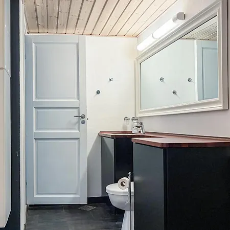 Dom wakacyjny 4 Bedroom Cozy In *