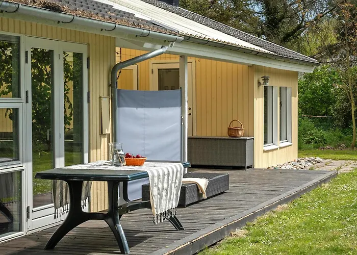 4 Bedroom Cozy In Rødby