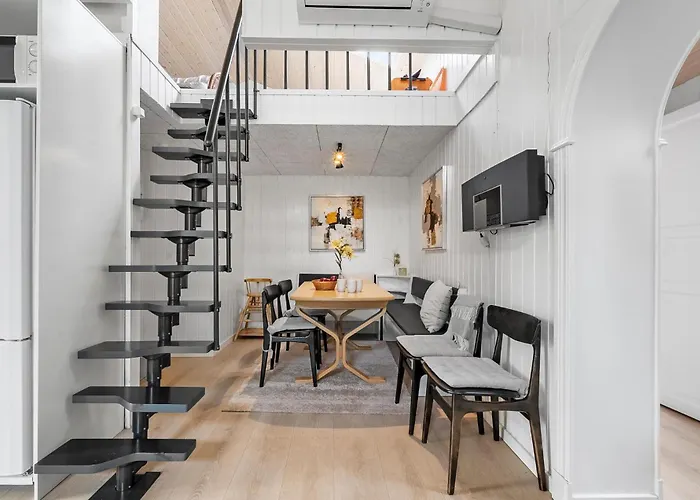 4 Bedroom Cozy In Rødby