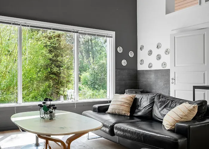 4 Bedroom Cozy In Holiday home