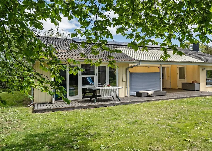4 Bedroom Cozy In Rødby